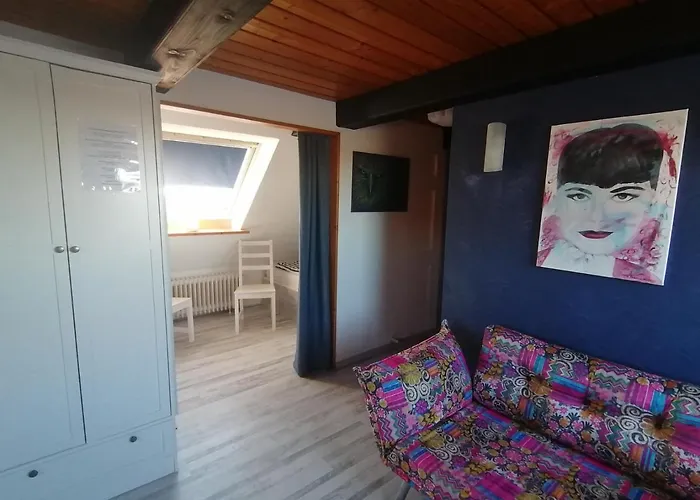 Hotel Seefahrer Deich-café-hotel - Etwas Andere - Kommunikation Und Kreativität Wird Hier Groß Geschrieben - Wer Standard Sucht Ist Hier Nicht Richtig! Osten