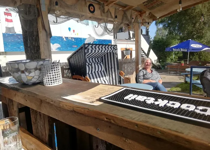 Seefahrer Deich-café-hotel - Etwas Andere - Kommunikation Und Kreativität Wird Hier Groß Geschrieben - Wer Standard Sucht Ist Hier Nicht Richtig!